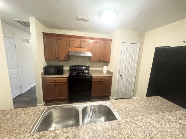 Building Photo - 815 Fescue Ct