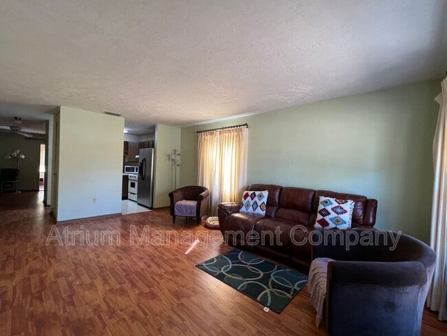 Building Photo - 913 New Bedford Dr