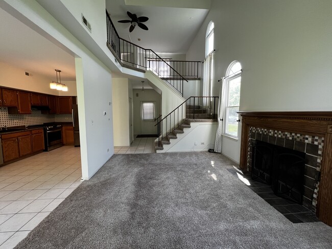 Building Photo - 1556 Darien Lakes Dr