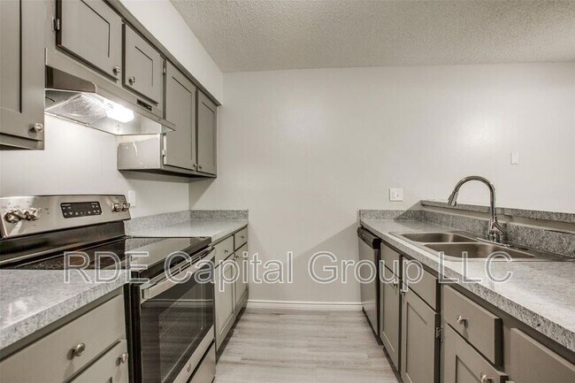 Building Photo - 1939 Cranford Dr