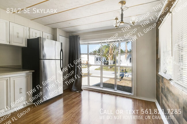 Building Photo - 8342 SE Skylark-
