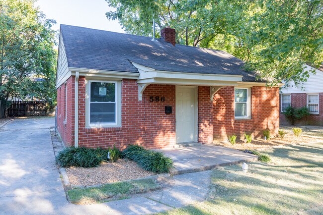 Building Photo - 586 Sharon Dr