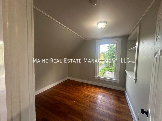 Building Photo - 91 Castine Rd