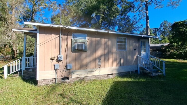 Building Photo - 126 Lewis St