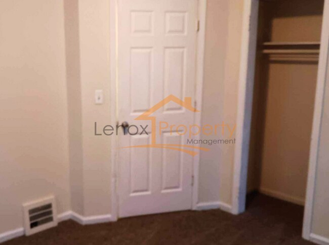 Building Photo - 3 Bedroom Home In Pontiac