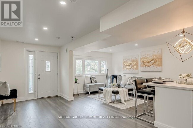 Building Photo - 16 Upper Canada Dr