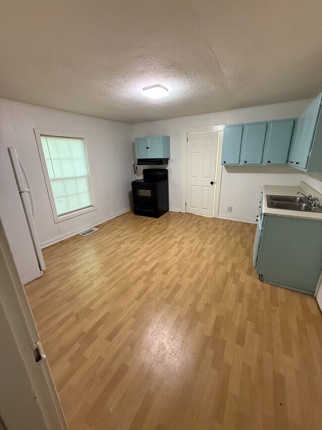 Foto del edificio - 839 N Spring St