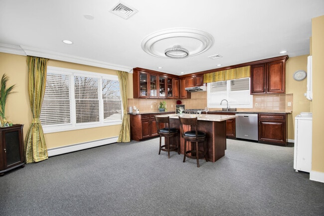 Foto del edificio - 680 Belmont Ave