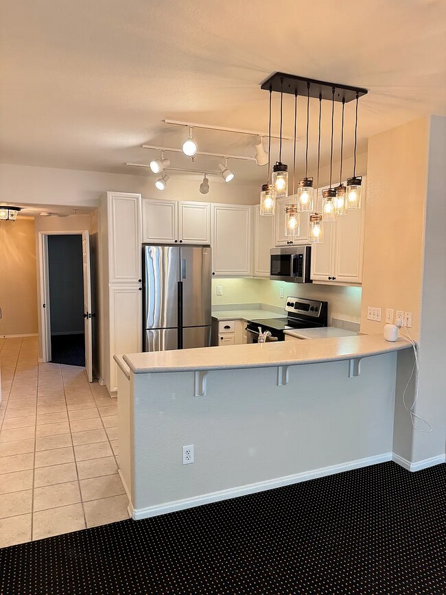 Foto del edificio - Stylish 2-Bed, 2-Bath Condo in the Heart o...