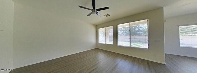 Building Photo - 3273 E Roadrunner Dr