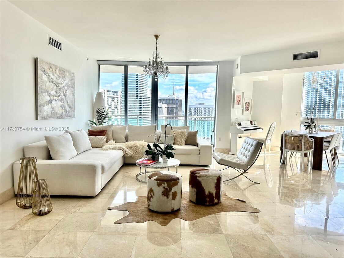 Foto principal - 350 S Miami Ave