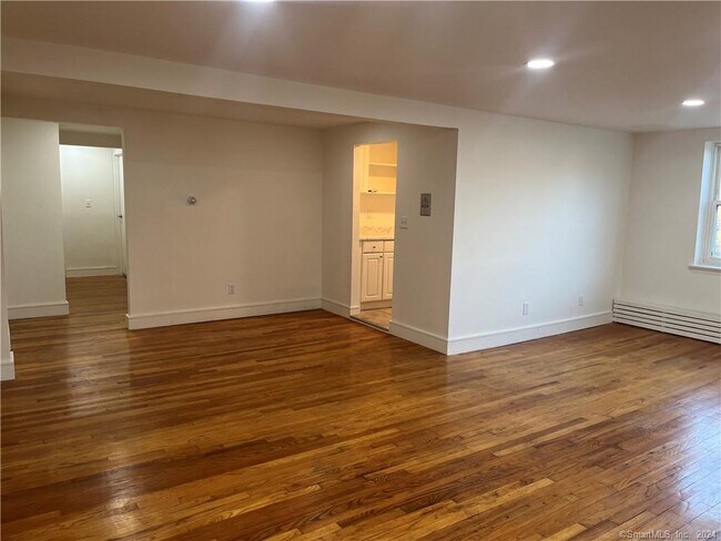 Building Photo - 70 Farmington Ave