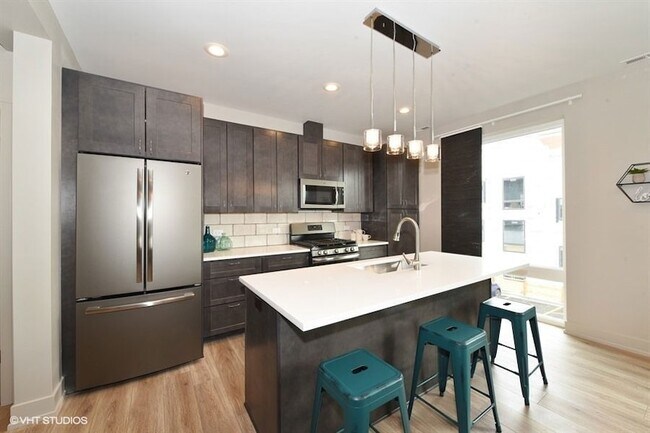 Building Photo - 5001 Prospect Avenue Unit 1A