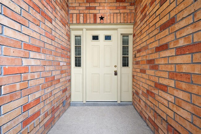 Foto del edificio - 19114 Lookout Mountain Ln