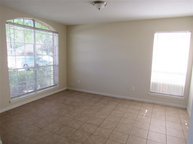 Building Photo - 8230 Brentford Dr