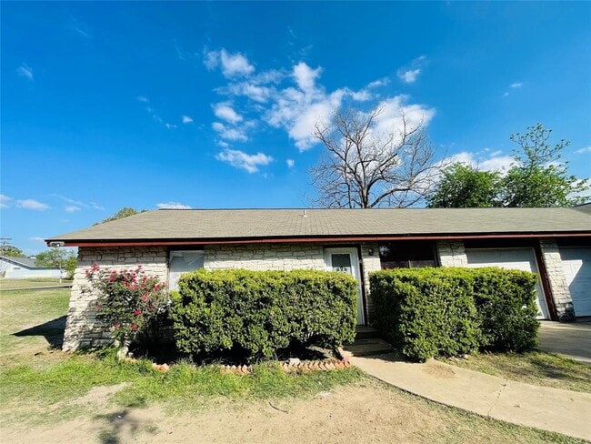 Building Photo - 7402 Geneva Dr