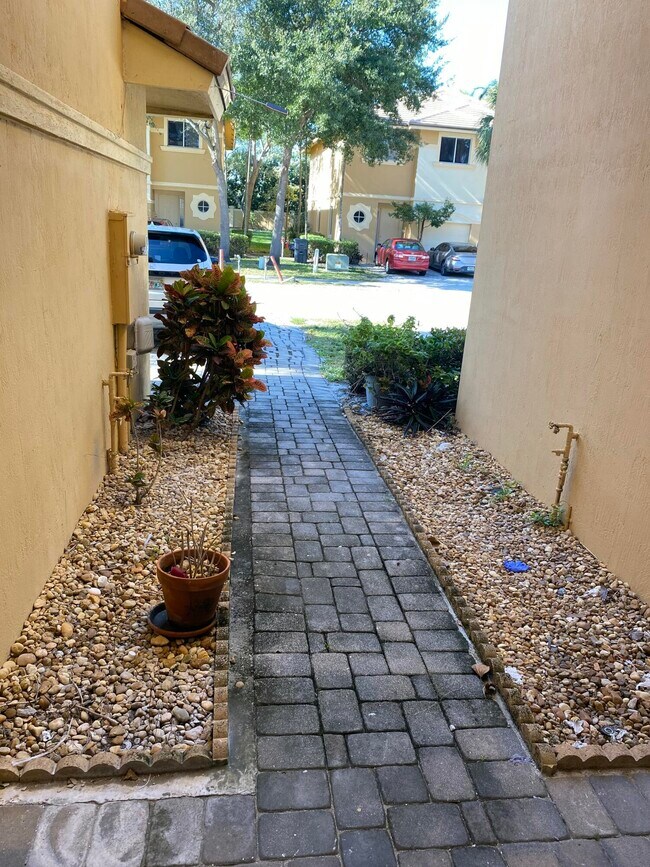 Foto del edificio - 4366 Berkshire Wharf Dr