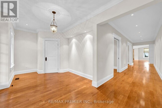 Photo du bâtiment - 141 Regatta Ave