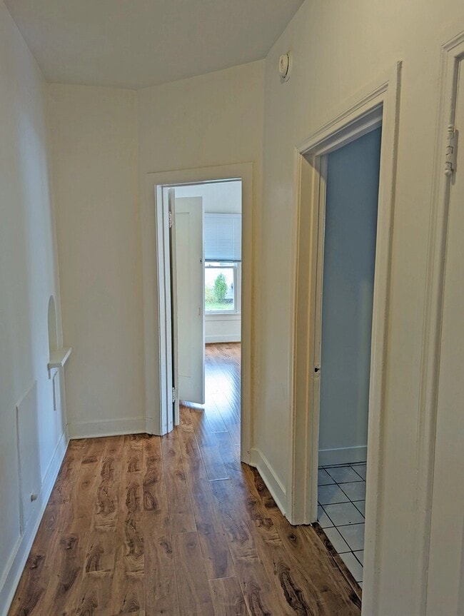 Building Photo - 1526 6th Ave