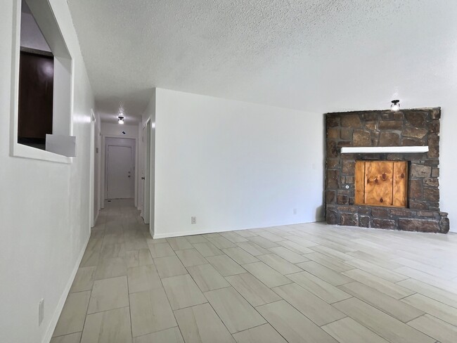 Building Photo - 3135 S 130th East Plz