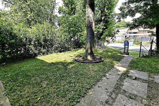 Foto del edificio - 2726 Sulphur Ave