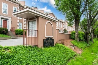 Building Photo - 3031 Woodlawn Dr