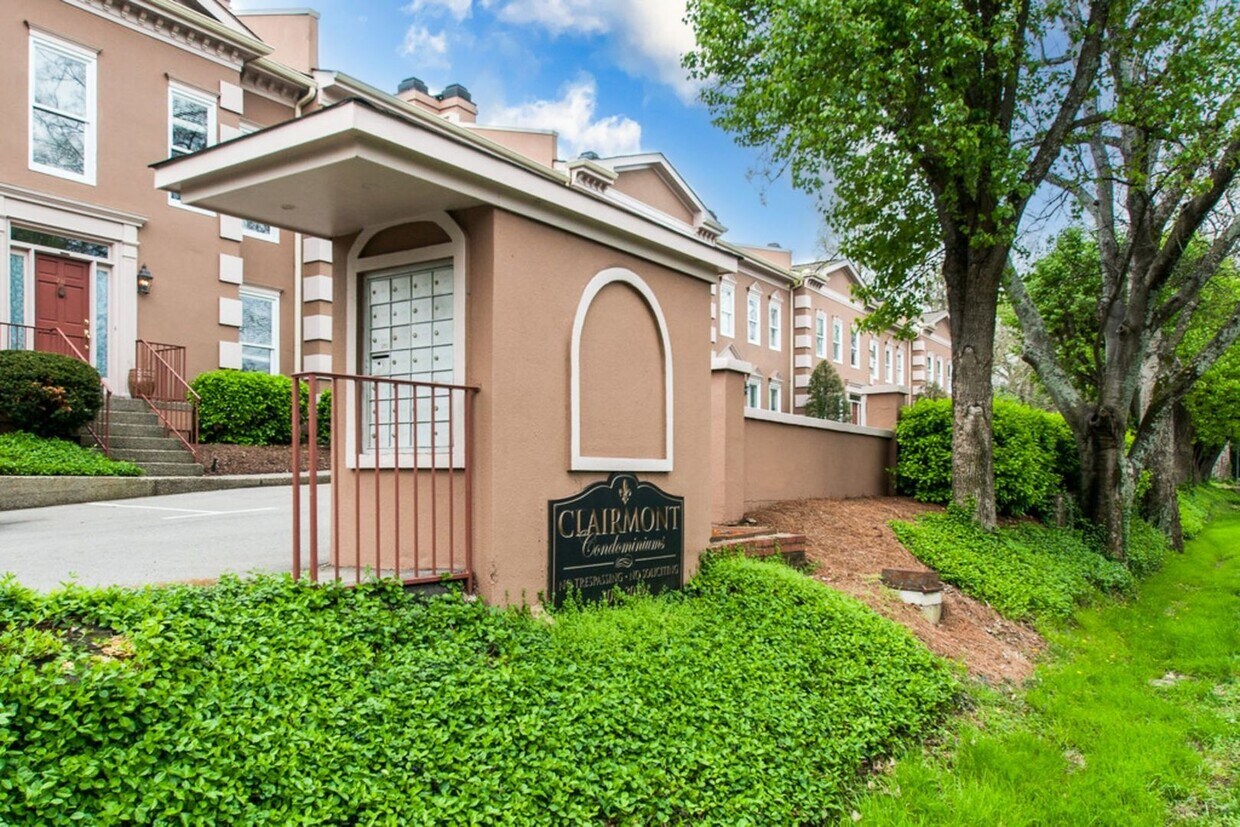Foto principal - Charming 2BR/2BA condo in Green Hills!