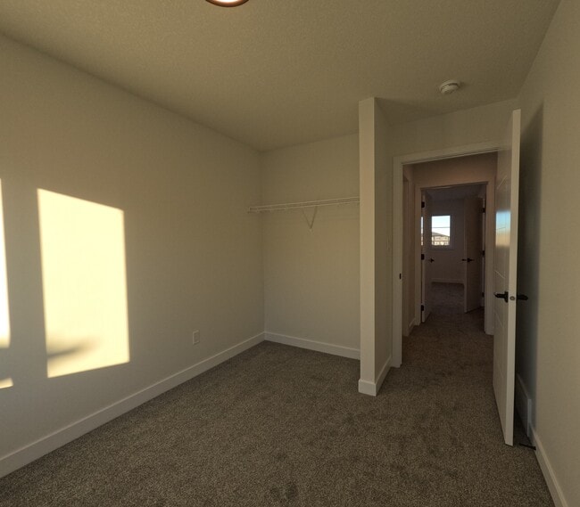 Photo du bâtiment - 18120-18128 28 Ave SW