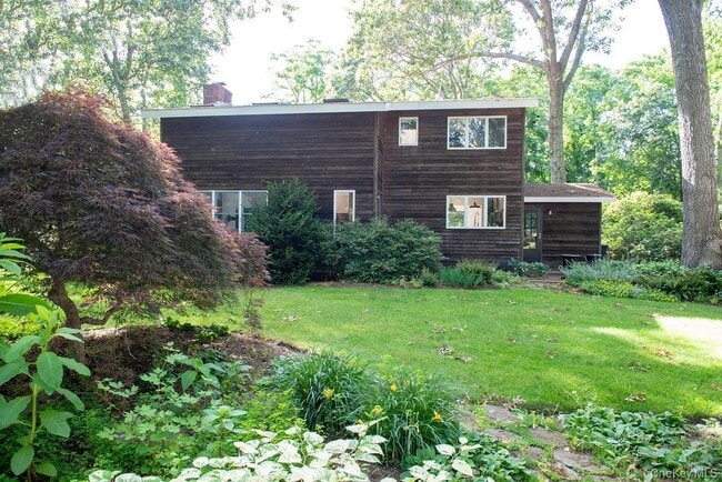 Building Photo - 1045 Wagon Wheel Ln