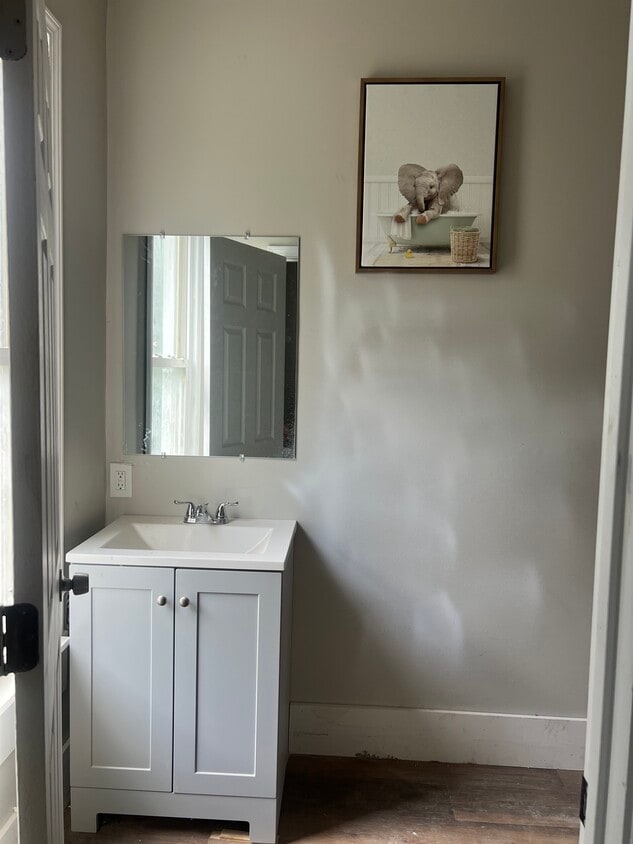 bathroom 1 - 481 Sherman St