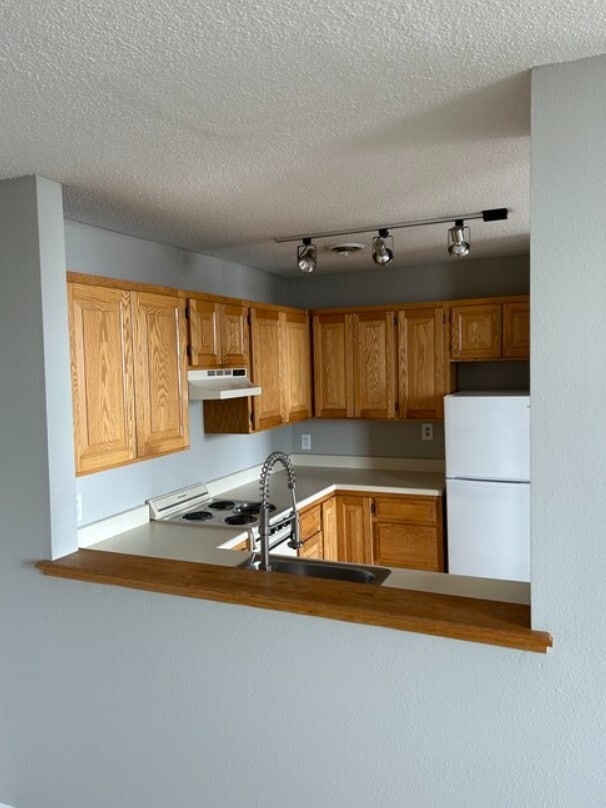 Lots of cabinet space - Block V