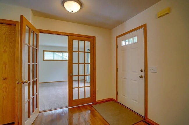 Building Photo - 1233 Jasmine Dr