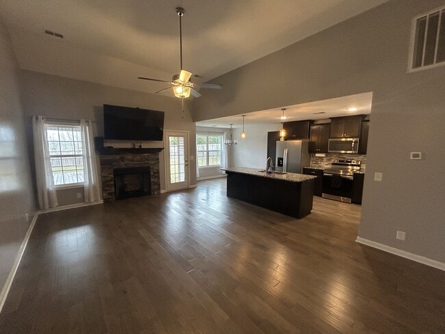 Foto del edificio - 721 Tidwell Dr