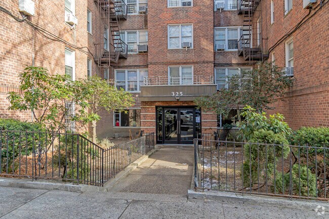 Entrance - 325 E 201st St