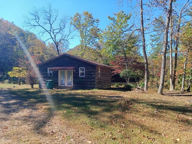 Foto del edificio - Beautiful One Bedroom Cabin on your own Pr...
