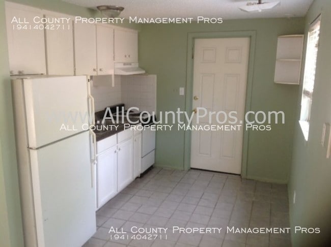 Building Photo - 5212 Royal Palm Ave