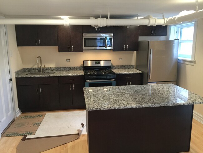 Building Photo - 443 Des Plaines Ave