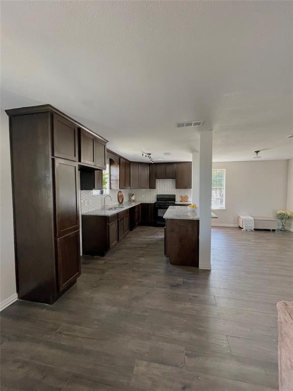 Building Photo - 3823 Oak Arbor Dr