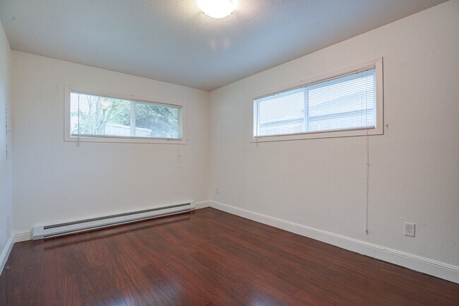 Bedroom 1 looking in - 3802 SE 36th Pl