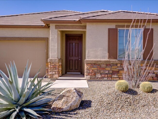 Building Photo - 3 Bedroom 2 Bath