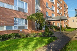 Building Photo - 205 Mineola Blvd