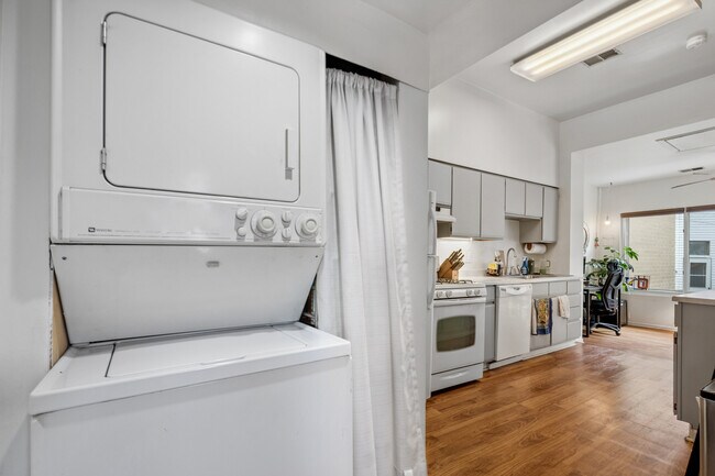 Foto del edificio - 2920 N Lakewood Ave