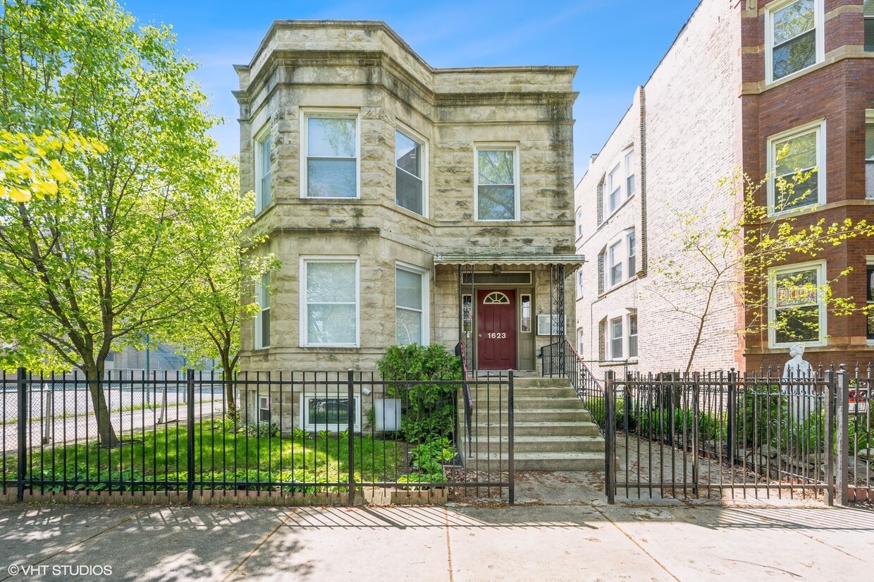 Primary Photo - 1623 W Farragut Ave