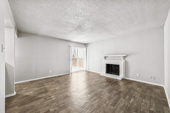 Building Photo - The View at Lake Highlands