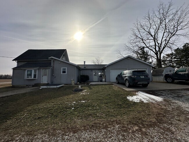 Foto del edificio - A Rare Indiana Farmhouse Retreat - Experience True Country Living in Randolph County