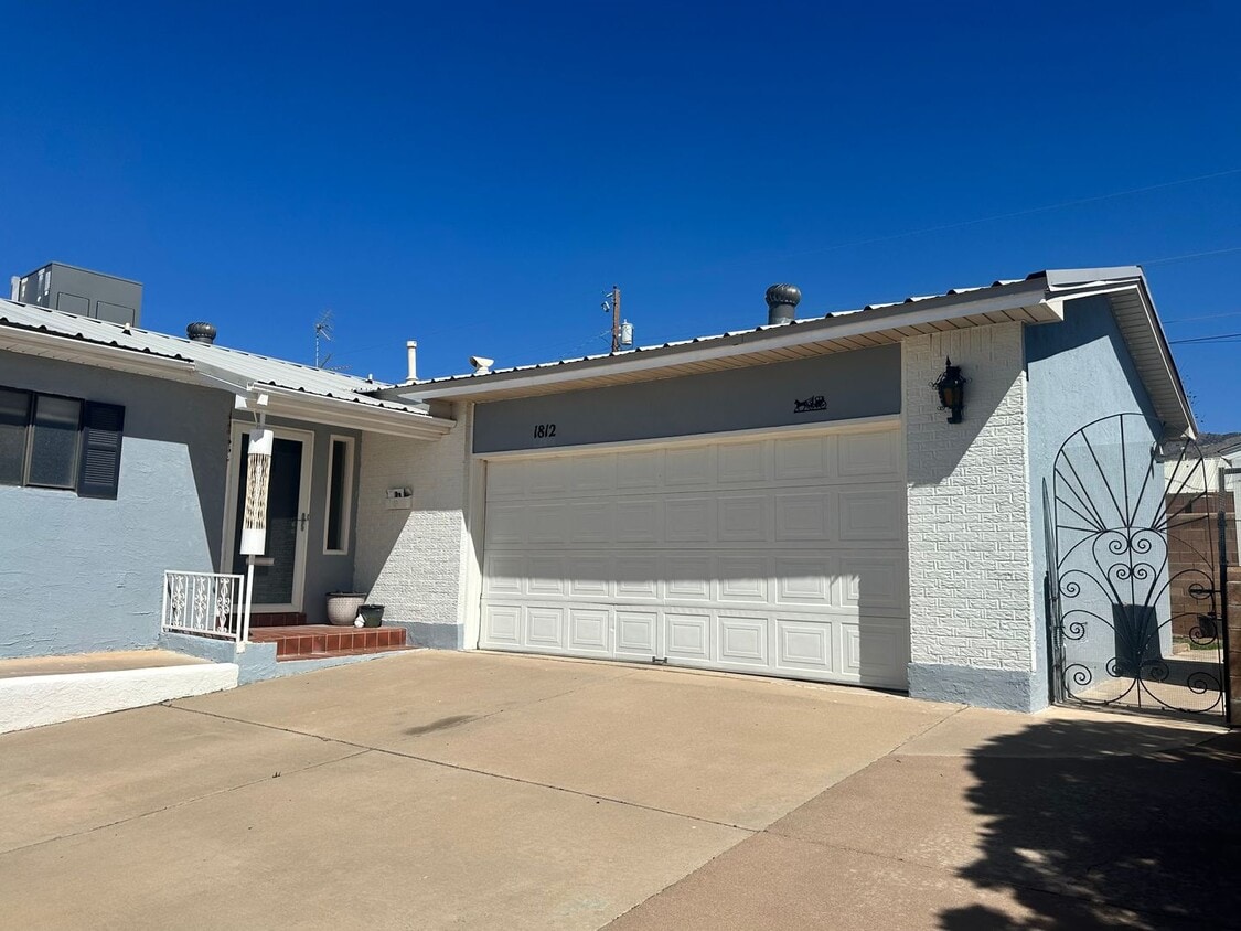 1812 Pontiac Dr, Alamogordo, NM 88310 House Rental in Alamogordo, NM