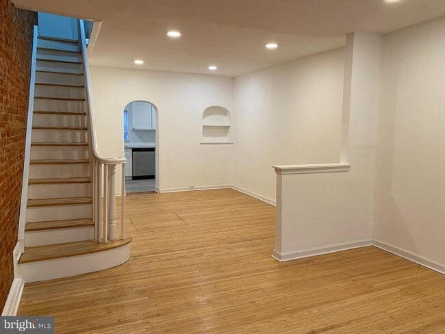 Foto del edificio - 1936 McClellan St