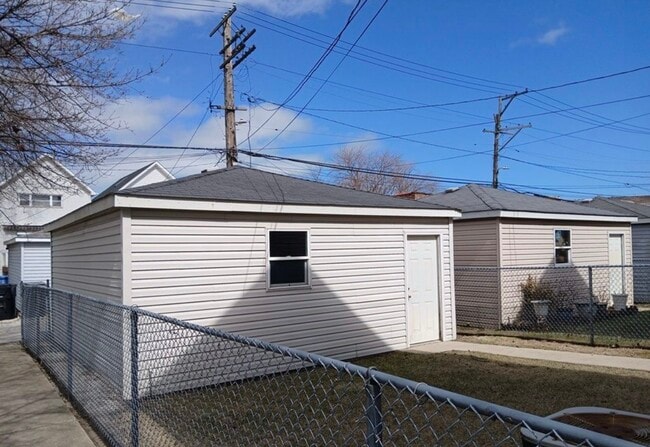 2 car garage - 1500 E 72nd Pl