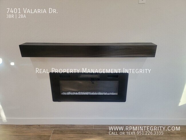 Foto del edificio - Stunning, completely remodeled 3-bedroom g...