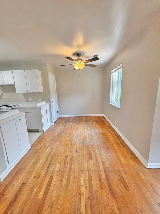 Building Photo - Prime Location! 1BR Bungalow Near DU, Light Rail & Porter Hospital — Available Now!!